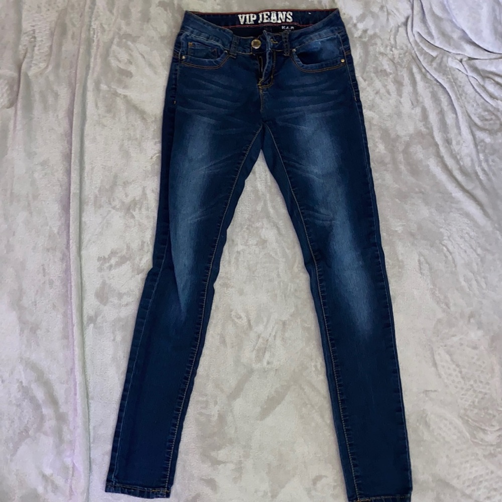 dark blue skinny jeans !